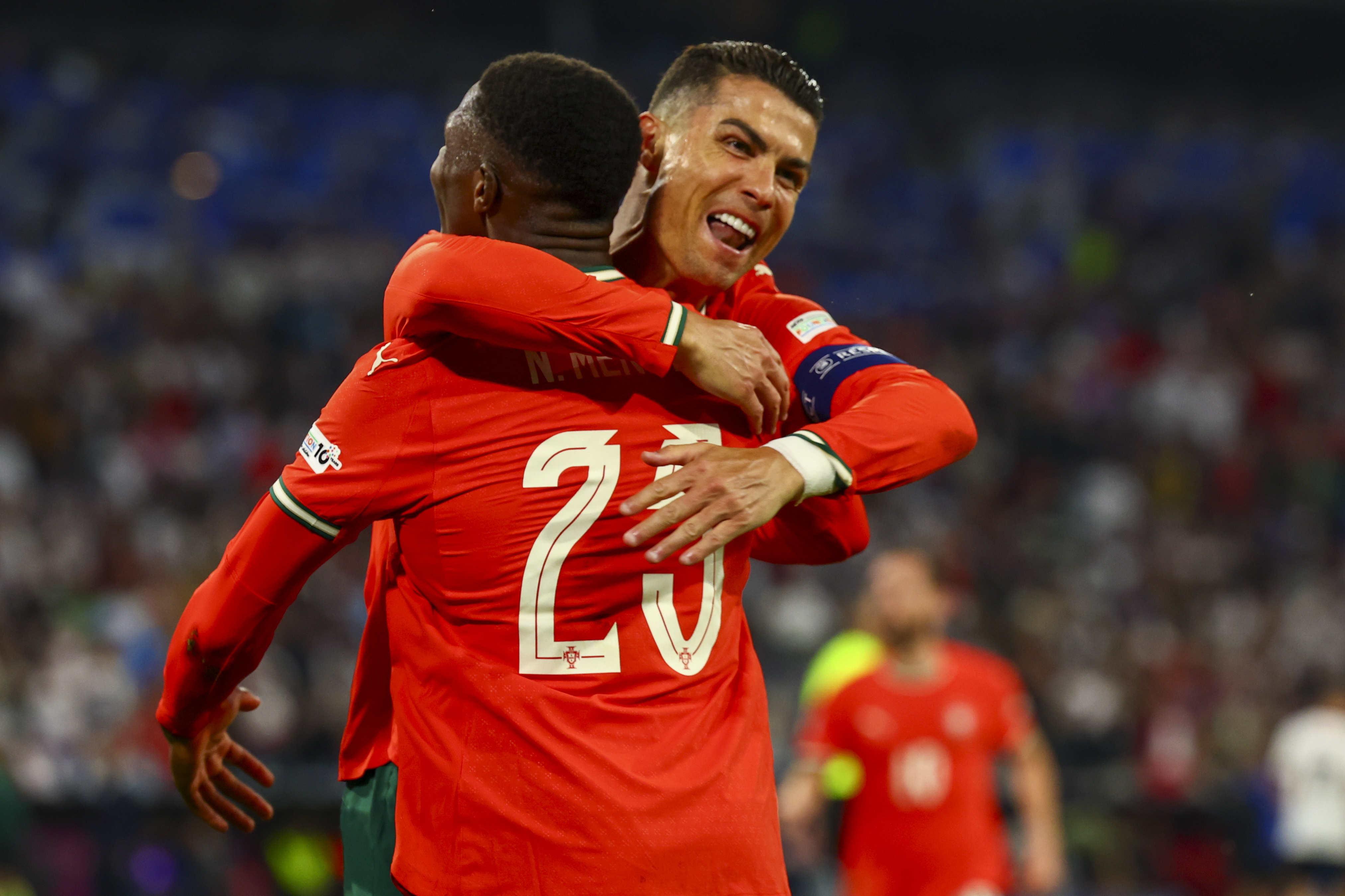 包含今晚体能课后，葡萄牙体育防线松动备战欧联，震撼外界，球探报告显示潜力的词条