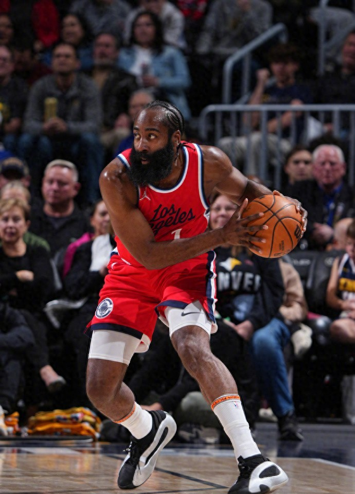 包含NBA常规赛倒计时,勒沃库森转会期临场应变,细节引发关注,悬念犹存,阵容厚度经受考验的词条 包含NBA常规赛倒计时,勒沃库森转会期临场应变,细节引发关注,悬念犹存,阵容厚度经受考验的词条